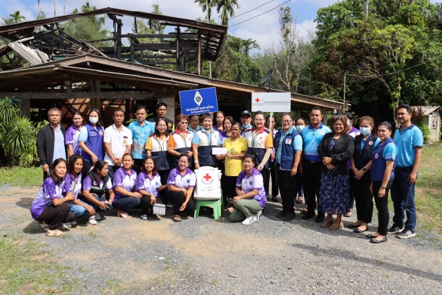 ลงพื้นที่ติดตาม รวมถึงมอบเงินช่วยเหลือและมอบสิ่งของอุปโภคบริโภค เหตุเพลิงไหม้บ้านเรือน นางโกศล ทองปัสโน บ้านเลขที่ 132/17 หมู่ที่ 8 ตำบลที่วัง