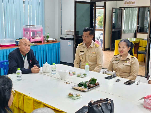 นายกชัยณรงค์พร้อมคณะผู้บริหาร หัวหน้าส่วนราชการ ให้การต้อนรับพนักงานเทศบาลโอนย้ายมาดำรงตำแหน่ง