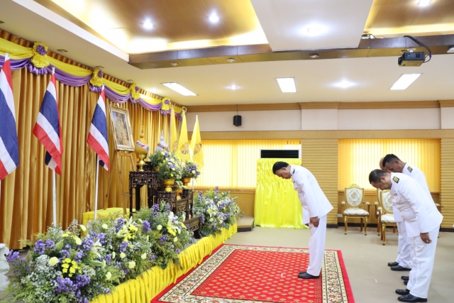 พิธีมอบพระบรมฉายาลักษณ์ พระบาทสมเด็จพระเจ้าอยู่หัว และสมเด็จพระนางเจ้าฯ พระบรมราชินี ให้แก่ศูนย์พัฒนาเด็กเล็กในสังกัดเทศบาลตำบลที่วัง
