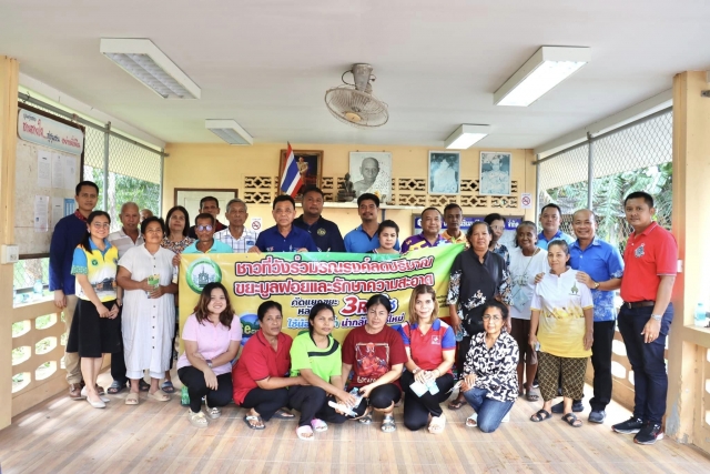 ร่วมลงพื้นที่ชุมชน หมู่ที่ 4 ตำบลที่วัง ซึ่งเป็นหมู่บ้านที่ทางเทศบาลตำบลที่วังคัดเลือกให้เป็น  ชุมชนต้นแบบ  ในการคัดแยกขยะ