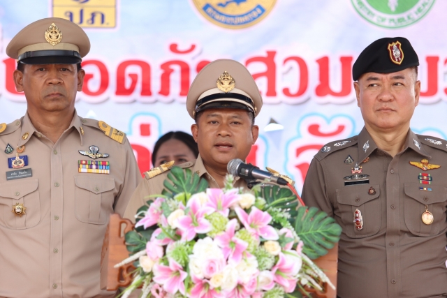 โครงการขับขี่ปลอดภัยสวมหมวกนิรภัย " แจกก่อนจับ " เพื่อเป็นการเฉลิมพระเกียรติพระบาทสมเด็จพระเจ้าอยู่หัว ณ สถานีตำรวจภูธรกะปาง 
