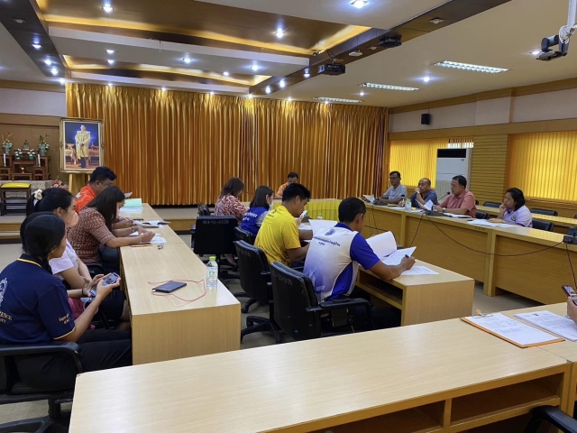การประชุมคณะกรรมการช่วยเหลือประชาชนของเทศบาลตำบลที่วัง จากเหตุการณ์เกิดเพลิงไหม้ เมื่อวันที่ 14 ธันวาคม พ.ศ.2566 ณ บ้าน นางโกศล ทองปัสโน บ้านเลขที่ 132/17 หมู่ที่ 8 ตำบลที่วัง